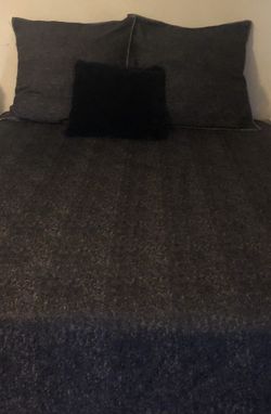 Charter Club Macys Full/Queen Spread With 2 Euro Shams-