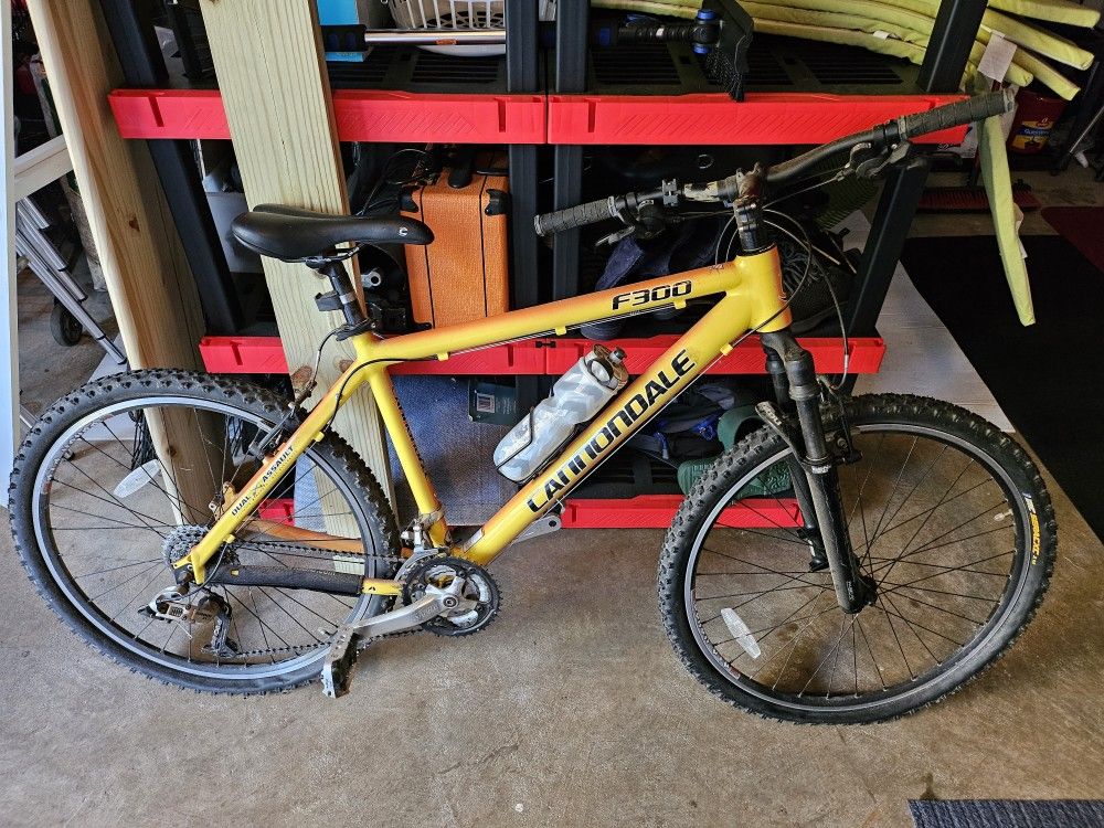 Cannondale F300 Mountain/Trail Bike (No Rust-Exc Cond)