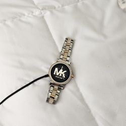 Micheal Kors Women Smart Watch Used Don't Need 