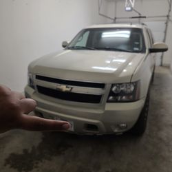 2008 chevy suburban  9k obo