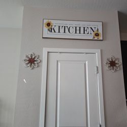 Kitchen Picture And Flowers. 