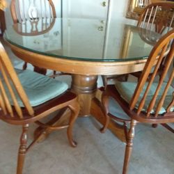 48" Dining Table With Glass Top and 4 Large Chairs Excellent Condition