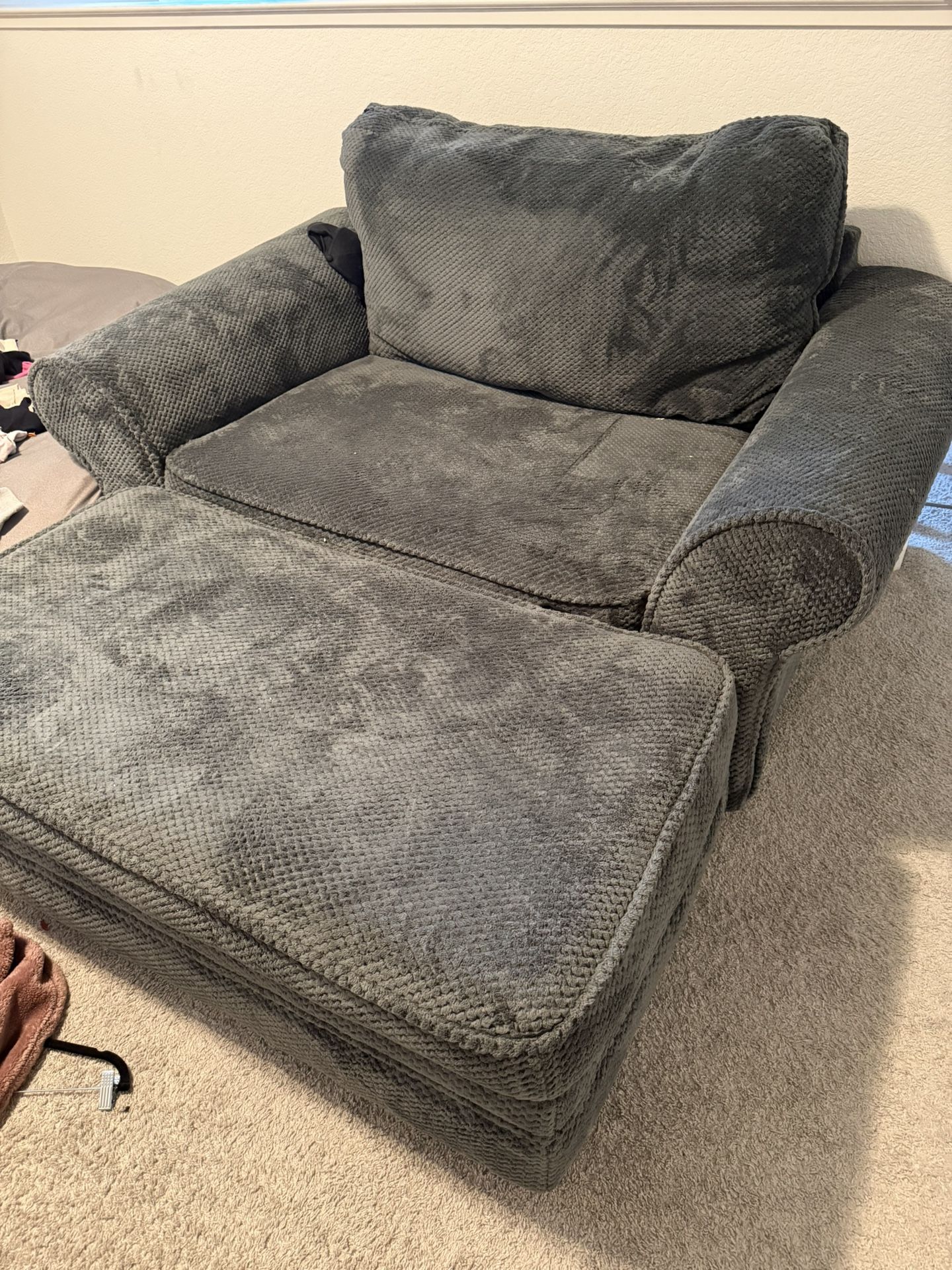 Oversized Chair With Ottoman