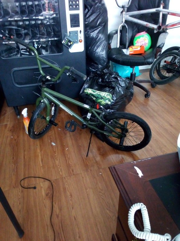 Mongoose 18 Inch
