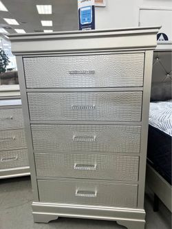 4 Pcs Queen Bedroom Set with Mattress and Box Spring Included!