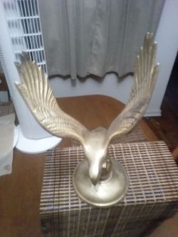 Flying Eagle  swivel table top..(Bring good luck)