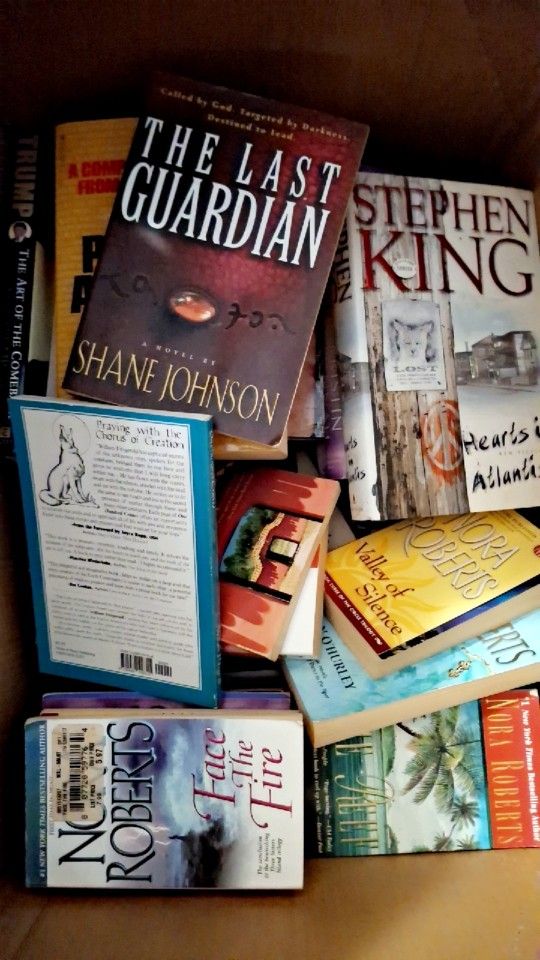 Books Stephen king, Nora Robert's &more