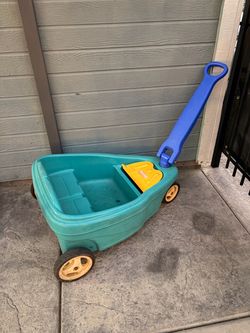 Kids play wagon