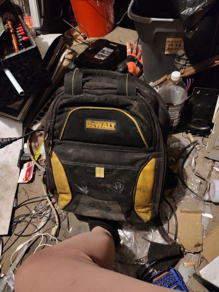 DeWalt Charging Backpack