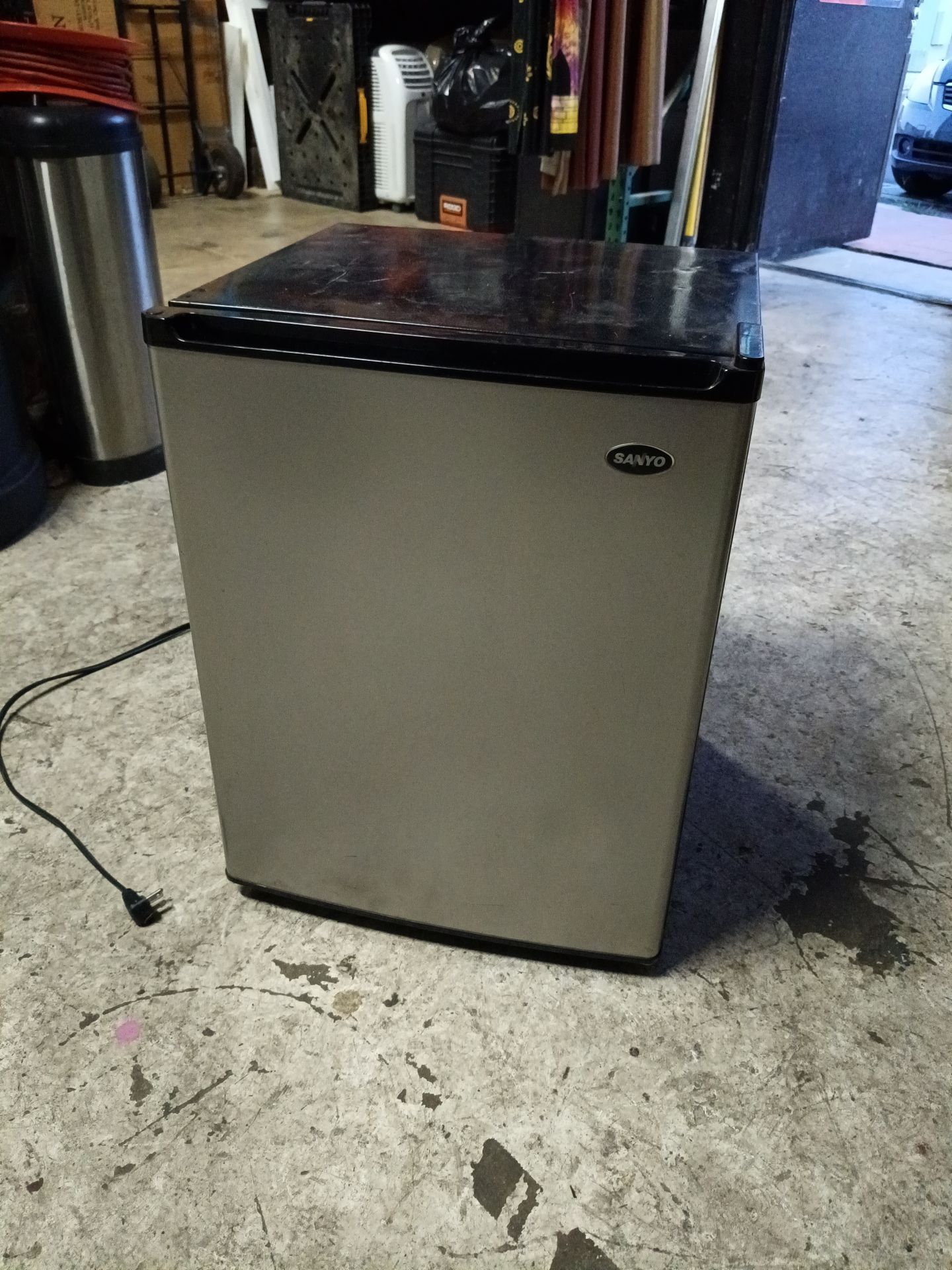 Mini fridge