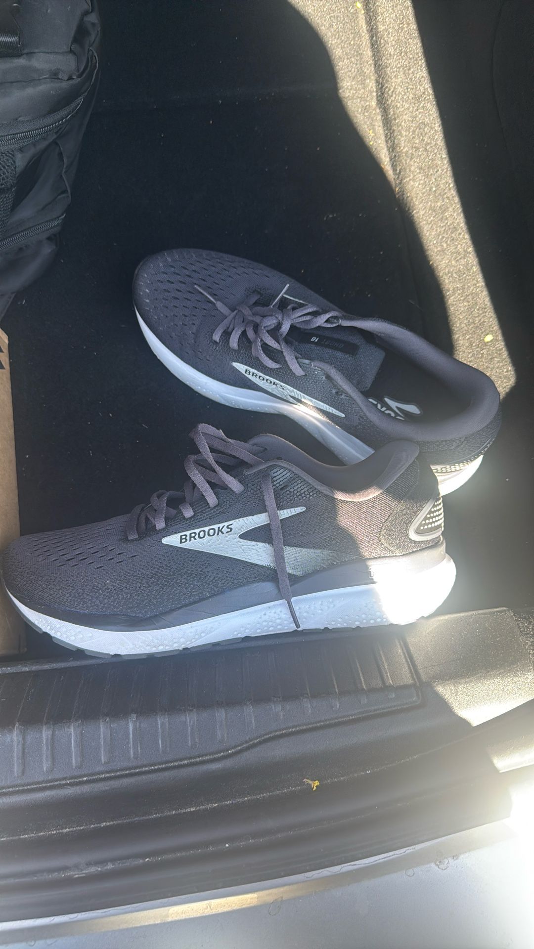 Brooks Running Shoes Size 10 Like New
