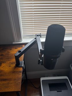 Shure MV7+ Mic and Elgato Arm
