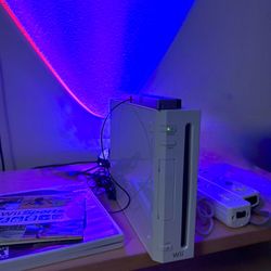 Wii Console + 2 Controllers 