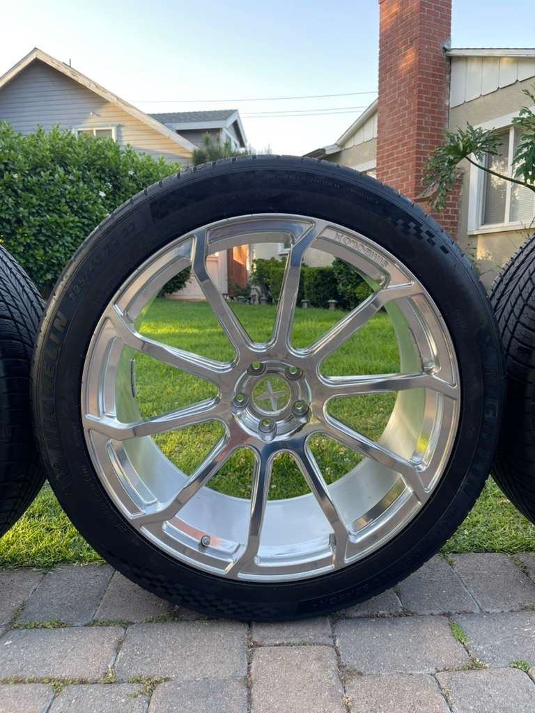 5 lug nut rims & TIRES / rines & LLANTAS de 5 birlos (5x108) size: 22” NEW TIRES