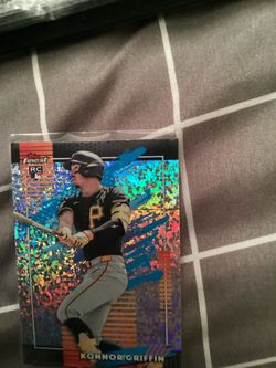 Topps Finest Konnor Griffin RC Baseball Card mini diamonds insert