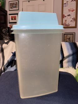Vintage Tupperware Large Storage Container Food Keeper With 