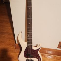 Peavey Milestone Bass Guitar 