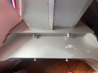 Vanity table