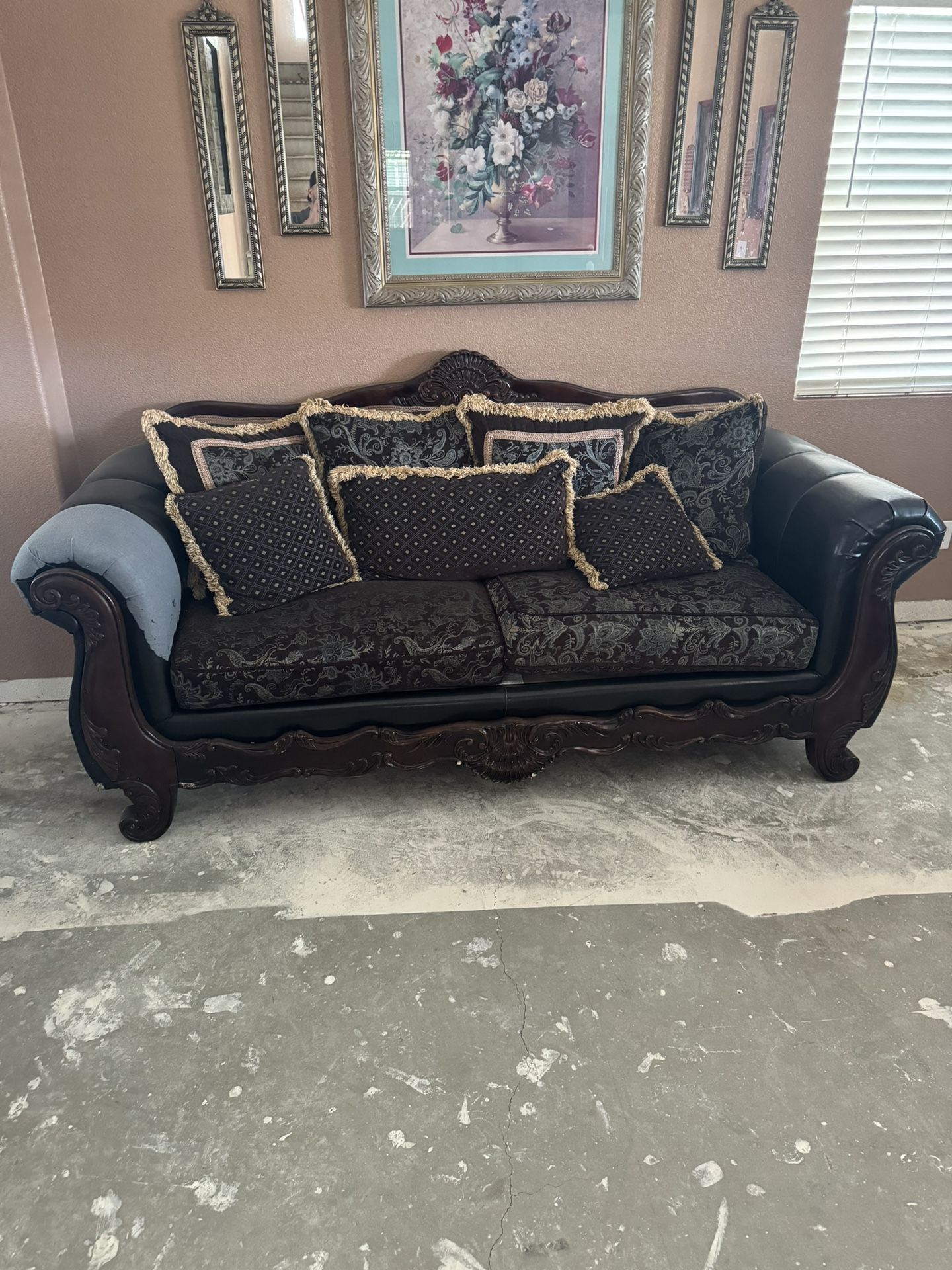 FREE COUCHES