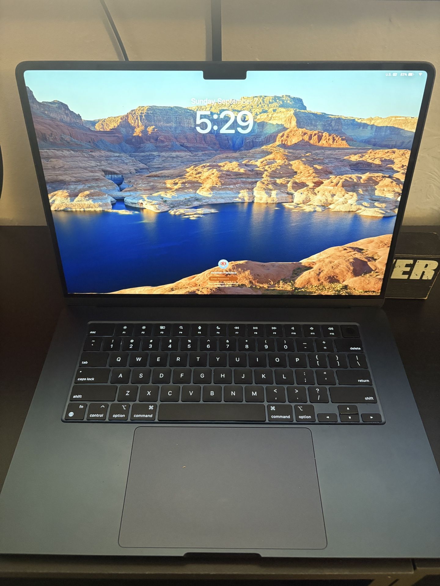  Macbook  Air 15-inch M2 Chip 512GB SSD / 8GB Unitfied Memory 