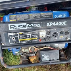 DuroMax  XP4400E Gas Generator 