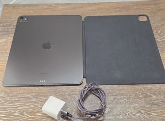 iPad Pro 13” M5 256GB WiFi Only with Apple Smart Folio Case