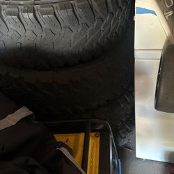 Toyo Open Country 295/70r17