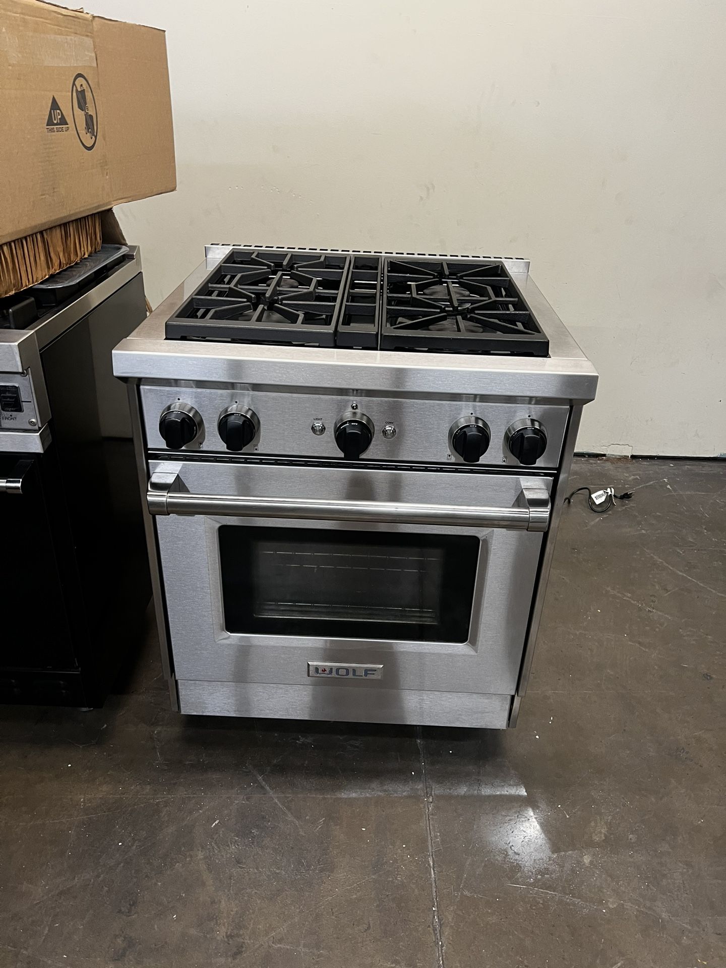 Wolf 30”Wide Gas Range Stove In Stainless Steel 4 Burners