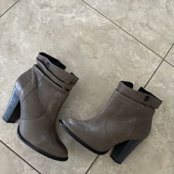 Size 8  Leather 100% 