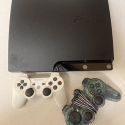 PS3 Slim + 2 controllers 
