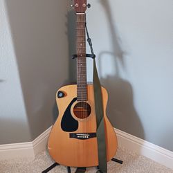 Left Hand Yamaha Acoustic Guitar
