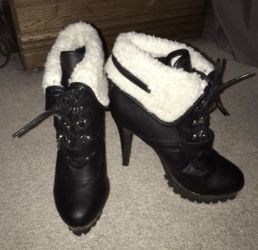 BRAND NEW CONDITION—Black Warm and Cozy Ankle Boots