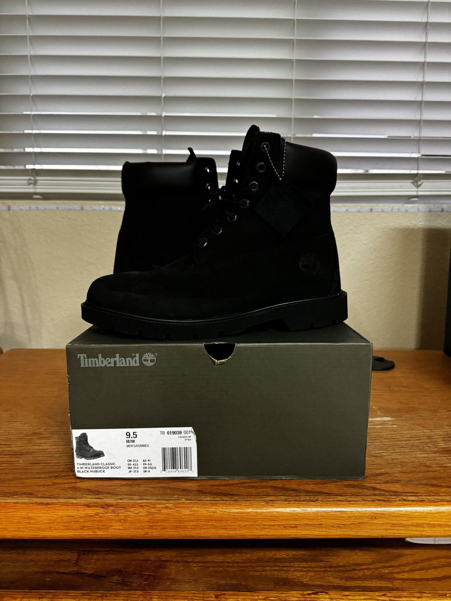Size 9.5 New Timberland Classic 6in Waterproof Boot Black Nubuck TB019039-001