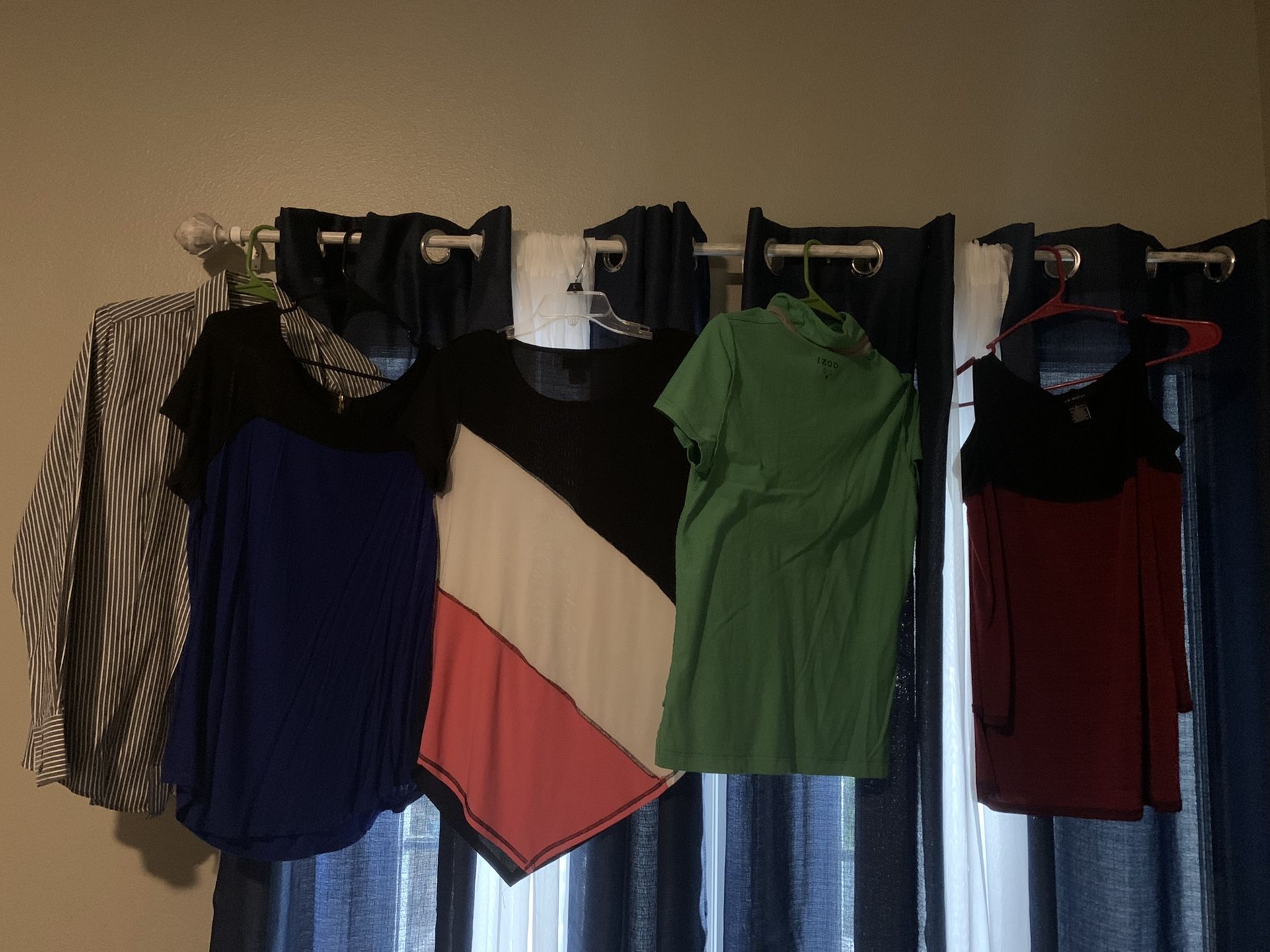 Womens Clothes /shirts Medium To Large