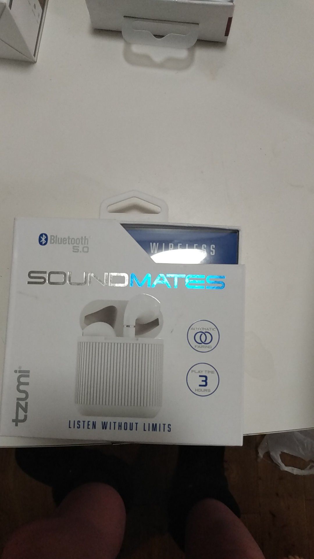 Soundmates earbuds w portable charger new