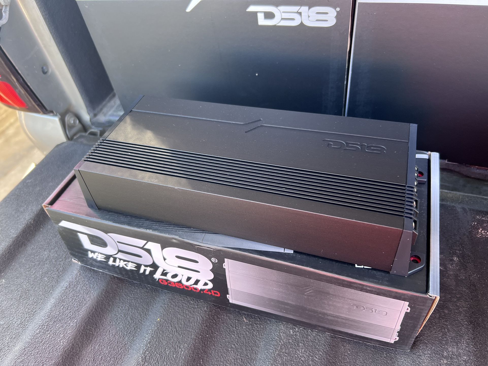 GEN-X Full-Range Class D 4-Channel Amplifier 4 x 300 Watts Rms @ 4-ohm