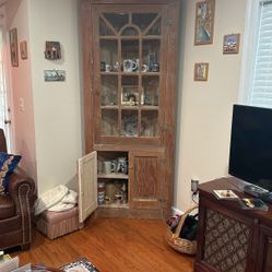 Built-in Corner Hutch