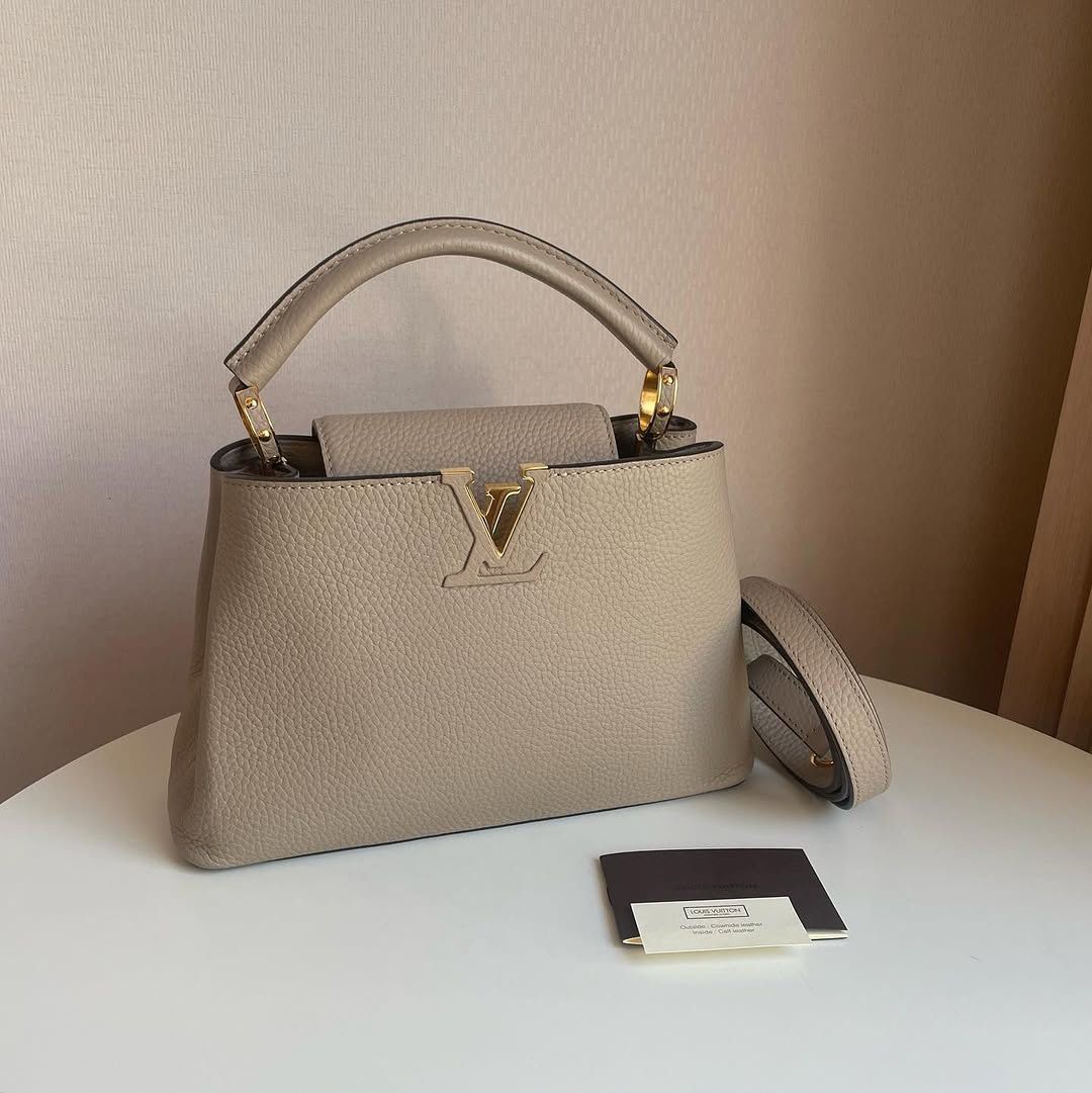 LOUIS VUITTON Capucines BB