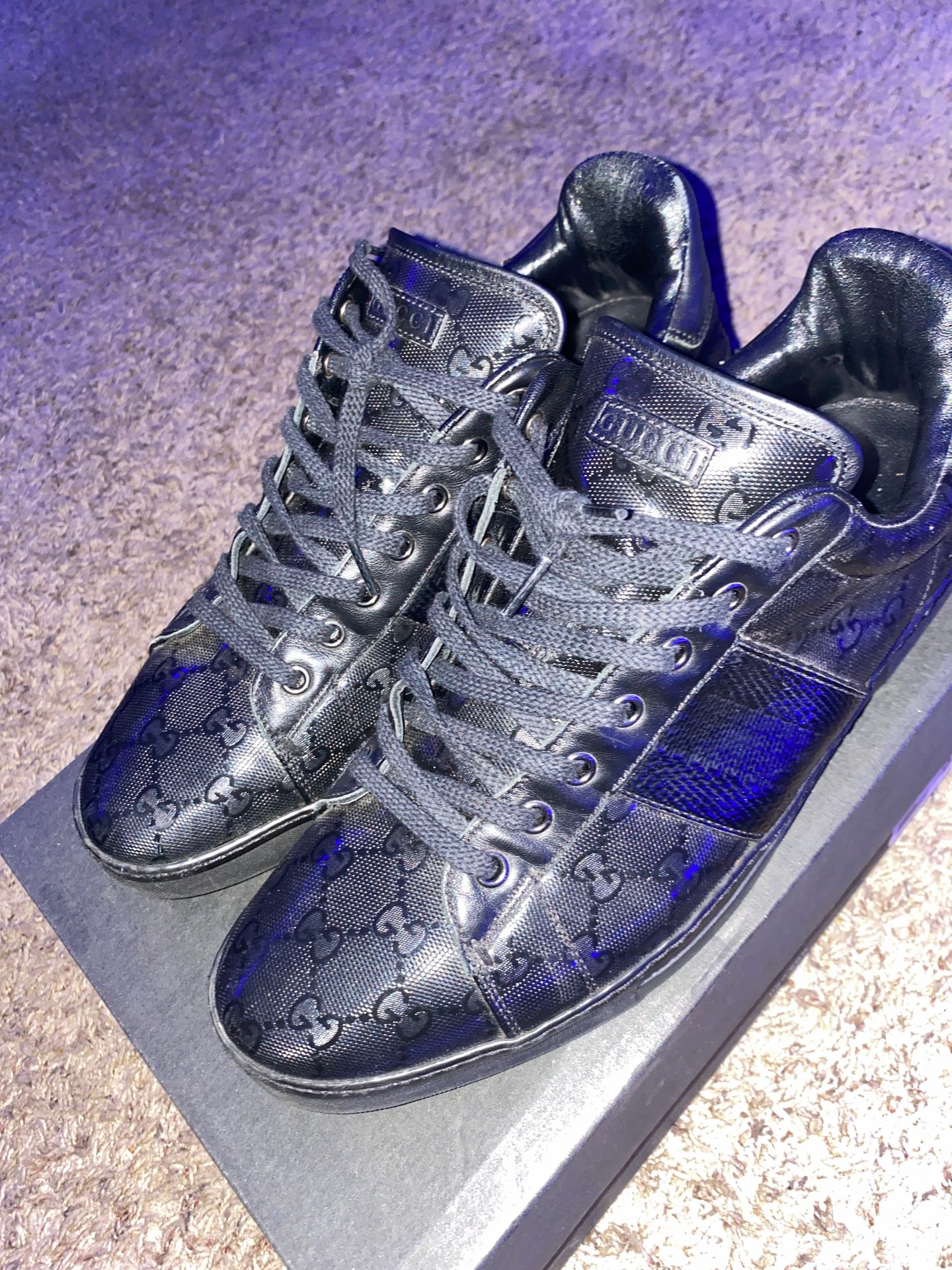 Men’s Gucci Sneakers Covered In Logo