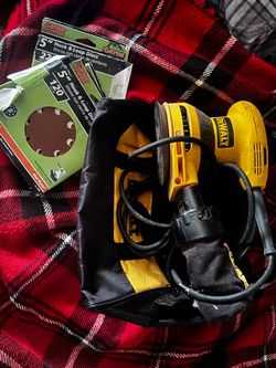 DeWalt Random Orbit Sander with Bag and Sandpaper