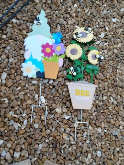 2 Metal Garden Decorations