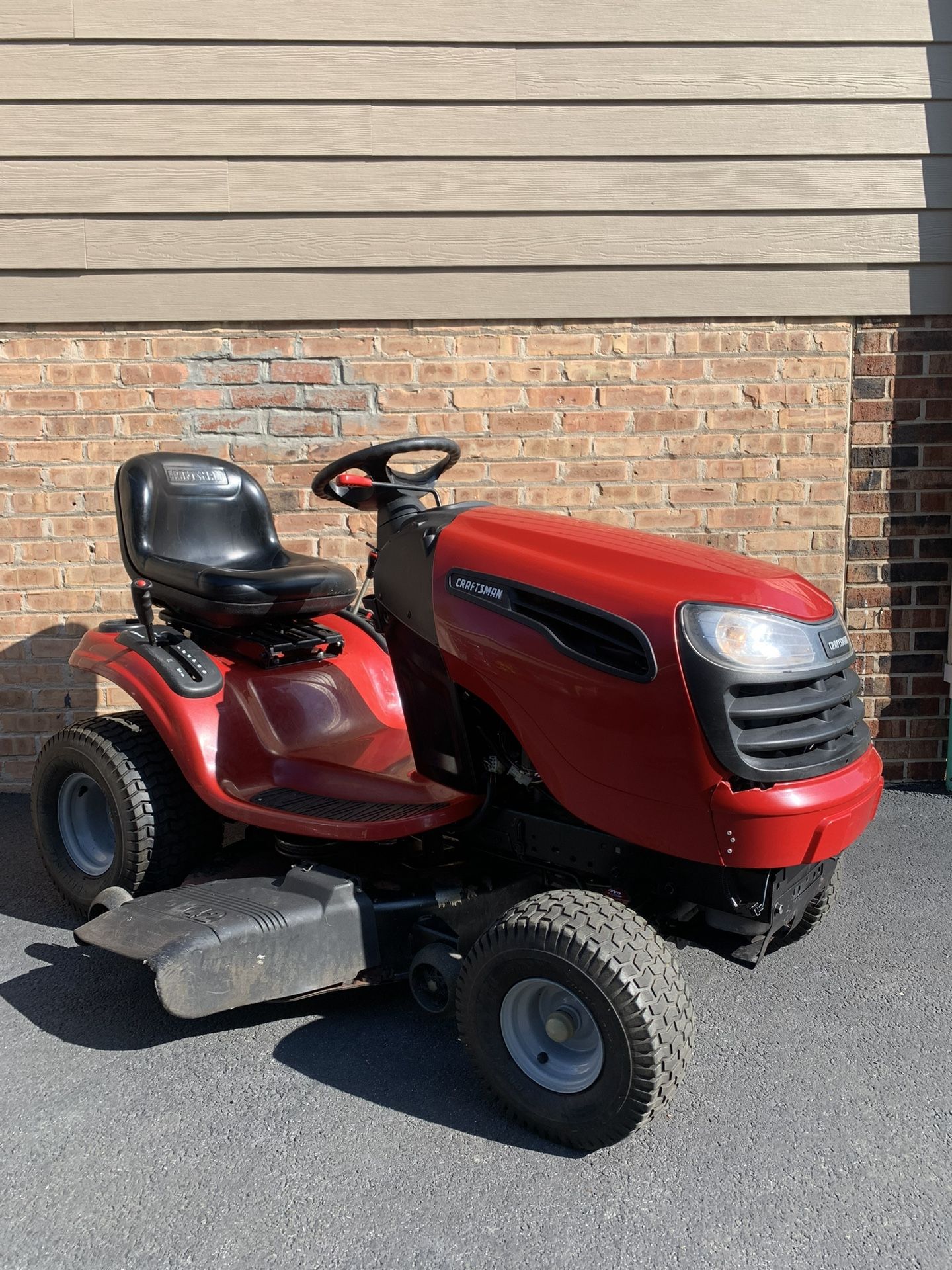Craftsman YS4500 42in 6 Speed Riding Lawnmower