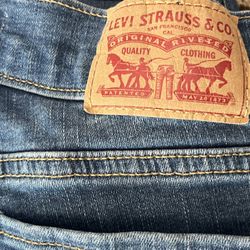 Women’s 710  Super Skinny Levi Jeans 