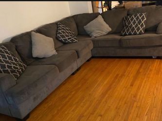 Living Spaces Devonwood Sectional Couch