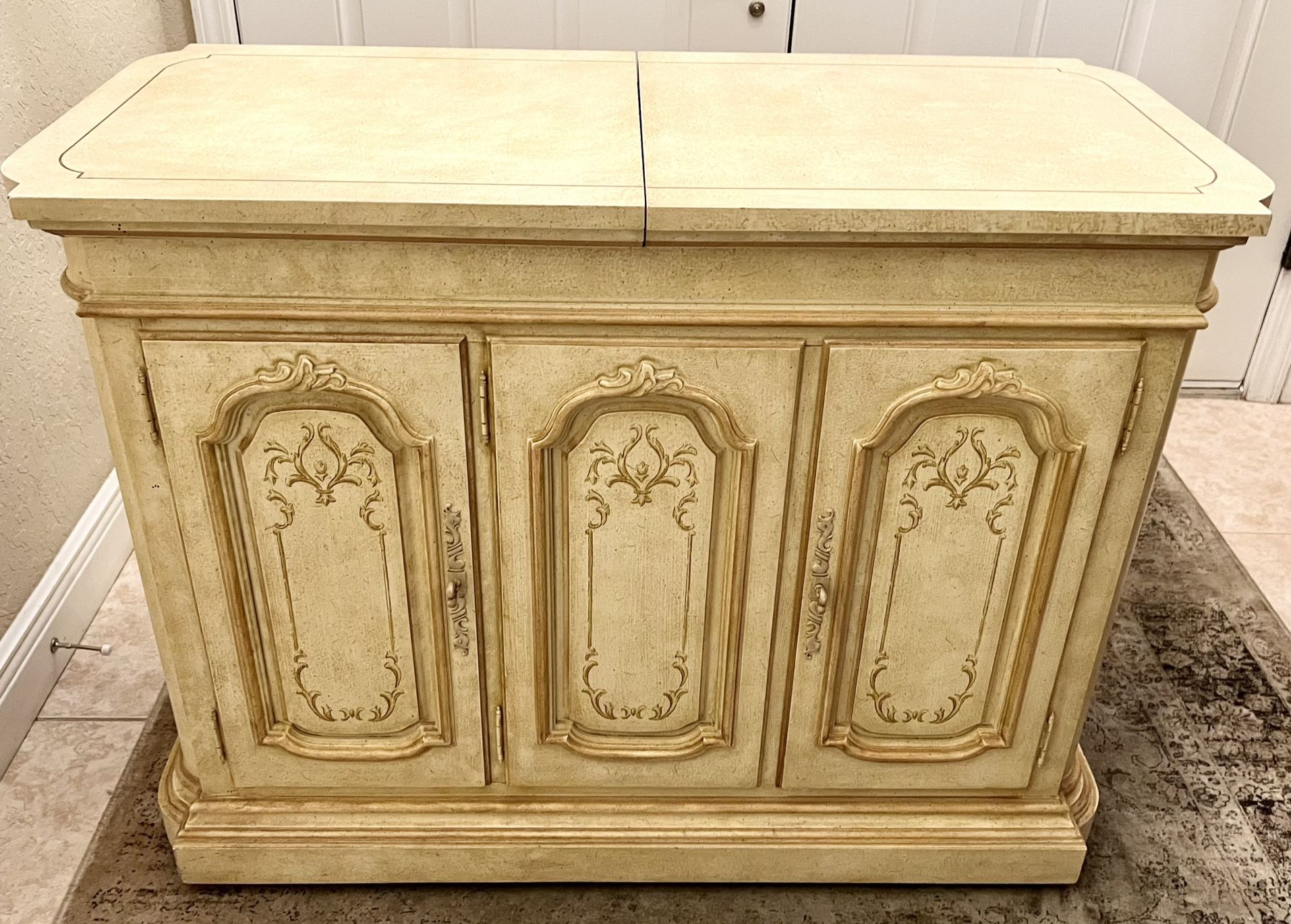 Beautiful Vintage Drexel Heritage Buffet Sideboard Server Cabinet With Silverware Drawer (42” L X 19”W X 32” H)