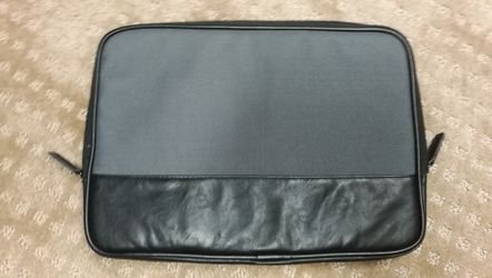 Laptop sleeve for 13" laptops