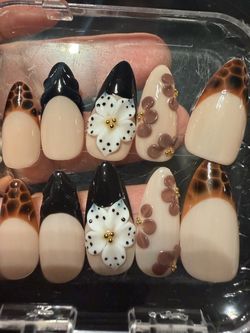 Press on nails
