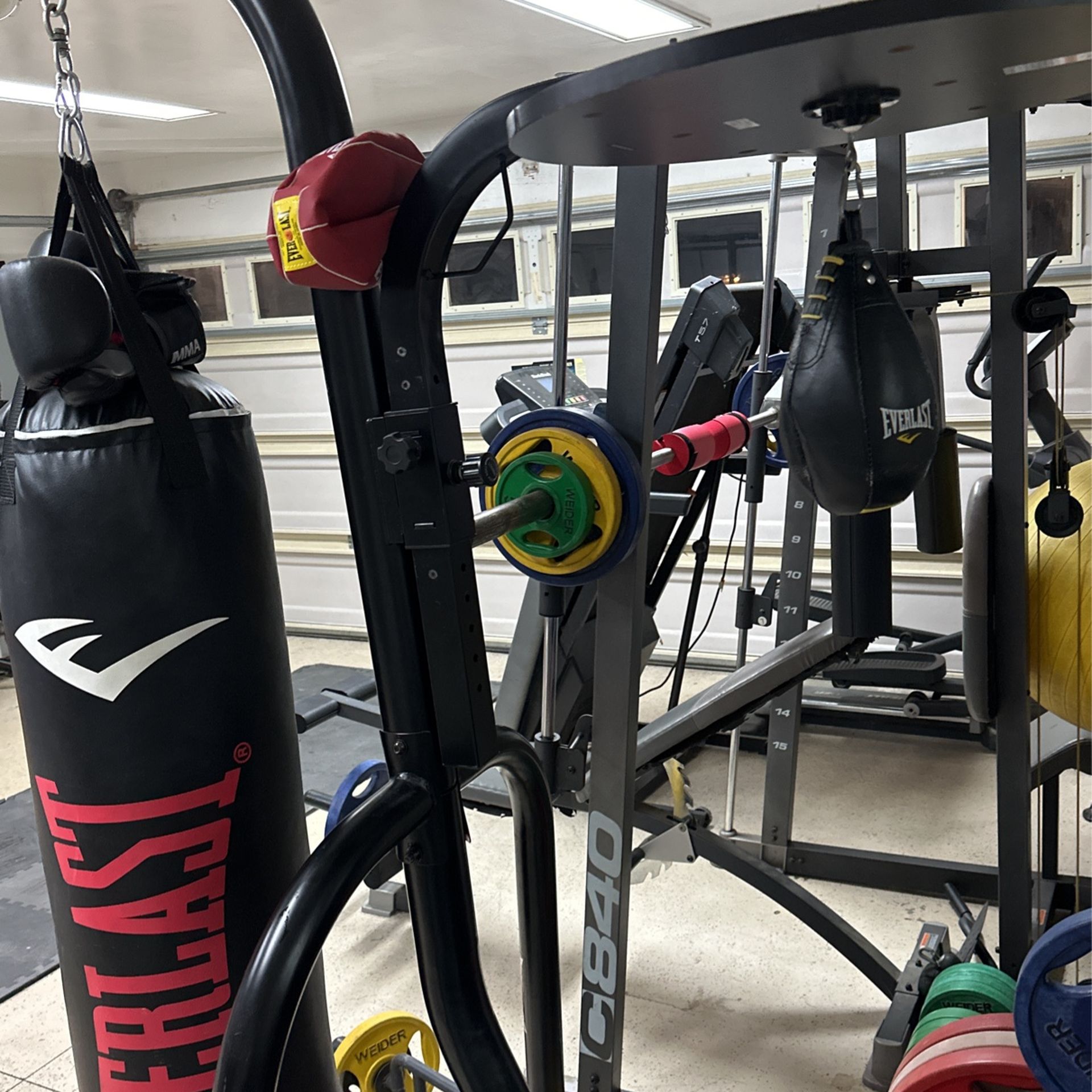 Everlast Punching Heavy Bag And Speed Bag Combo for Sale in Moreno