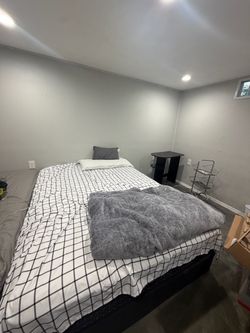 Queen size mattress with box spring
