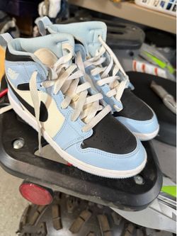 Shoes size 2Y